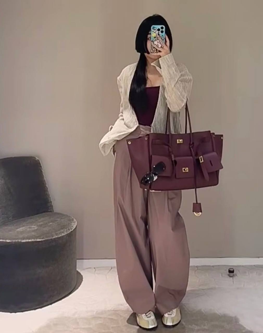 BALENCIAGA 
COPY ONE 
BIG SIZE 
250 dhs✅

Zain295
♥️♥️♥️