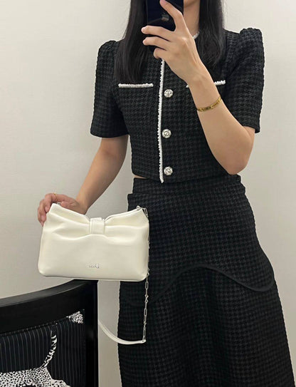 Dior
100 dhs✅
Good-quality 

with box🎁🎁🎁

Zain35
♥️♥️♥️