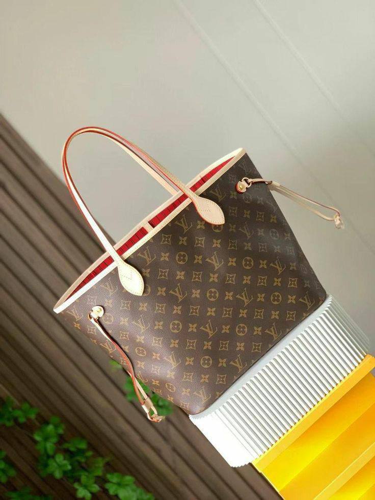 LV
80 dhs❤️

With box
🎁🎁🎁

Zain219
♥️♥️♥️