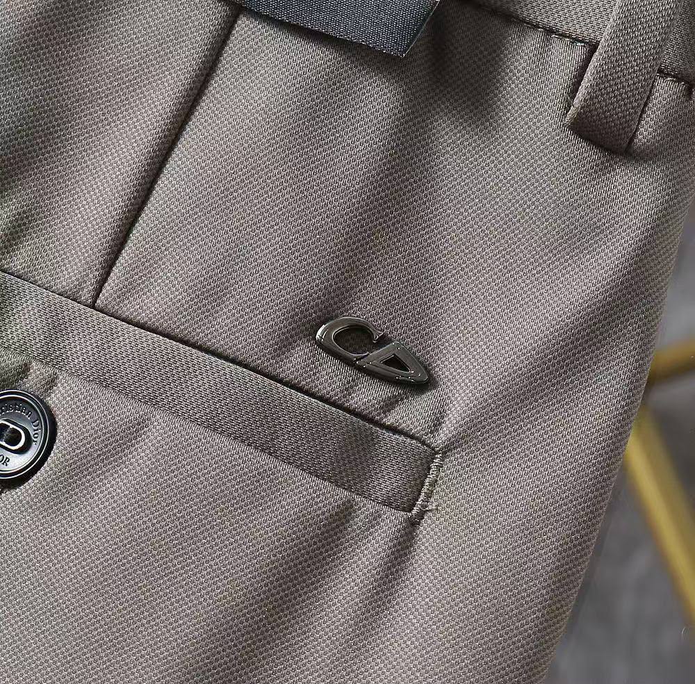DIOR

Men’s Pant
Master Quality 
32/34/36/38/40/42
380 dhs🇦🇪🇦🇪🇦🇪

Zain276
♥️♥️♥️
