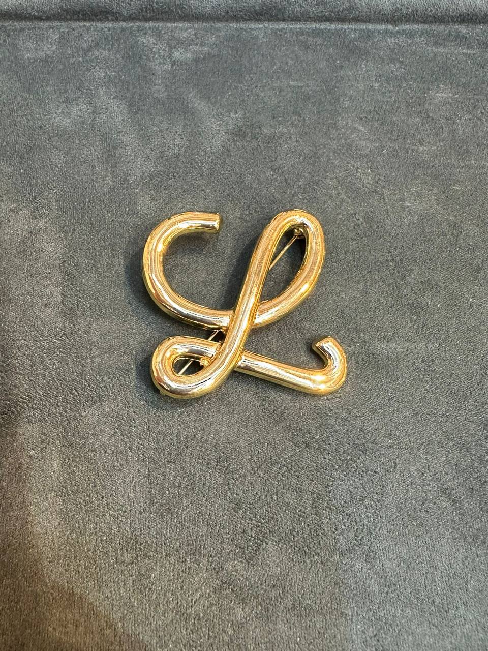 New arrival branded Brooches 

30 dhs🪙🌨️
40 dhs🪙🌨️

pc with branded box and paper bag🎁🎁🎁

Zain243
♥️♥️♥️