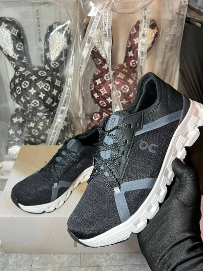 ON Cloud X 4 AD ‘Black and white’ 🖤🤍
36-45 AVAILABLE 
220 dhs✅

Zain241
♥️♥️♥️