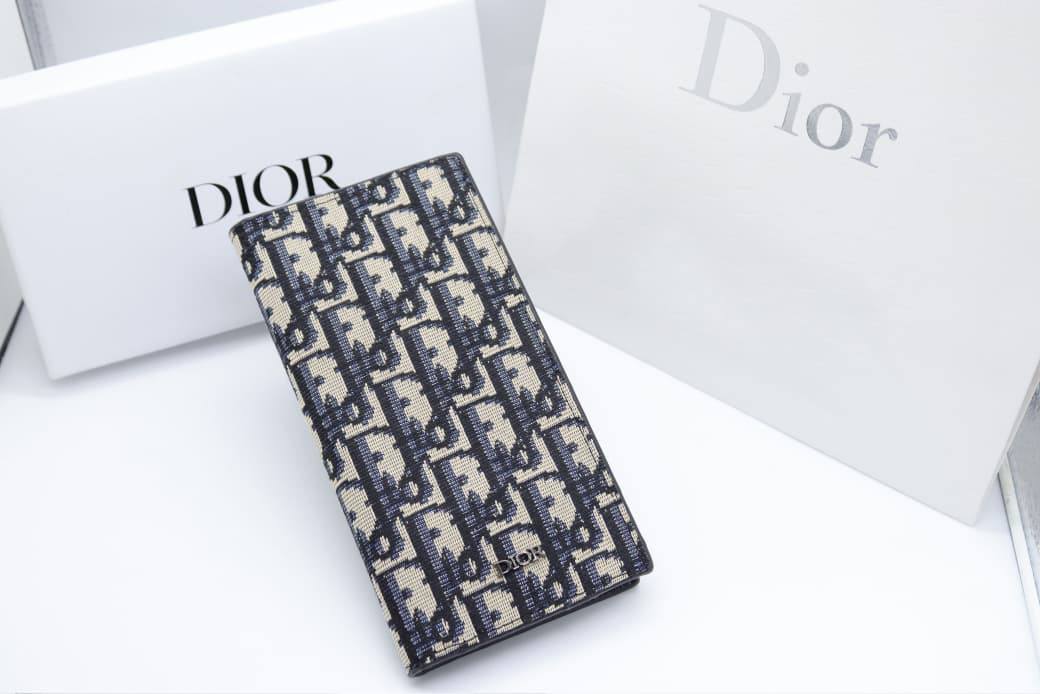 Long Wallet
70 dhs🇦🇪🇦🇪

Zain33
♥️♥️♥️