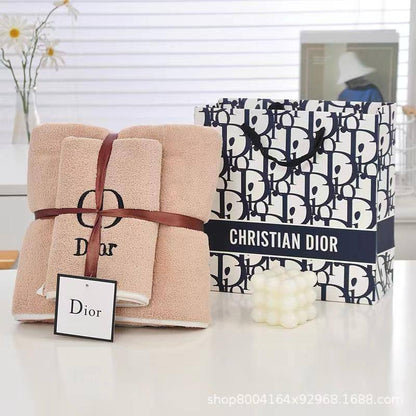 Brand 
Towels  
Good quality 
2 set
With paper 💼 
45 dhs✅

Zain99
♥️♥️♥️