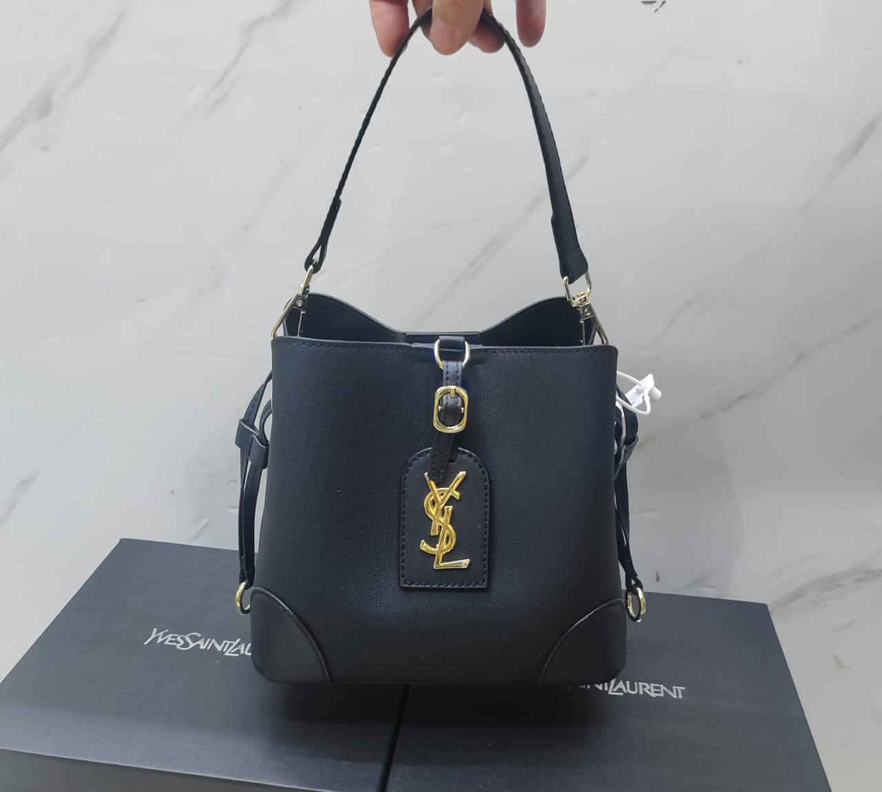 Mixed bags 

100 dhs🪙🖤

good quality

Zain143
♥️♥️♥️