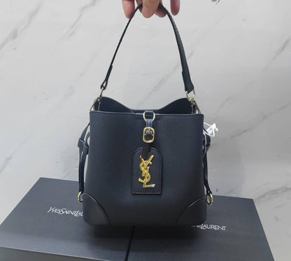 Mixed bags 

100 dhs🪙🖤

good quality

Zain143
♥️♥️♥️