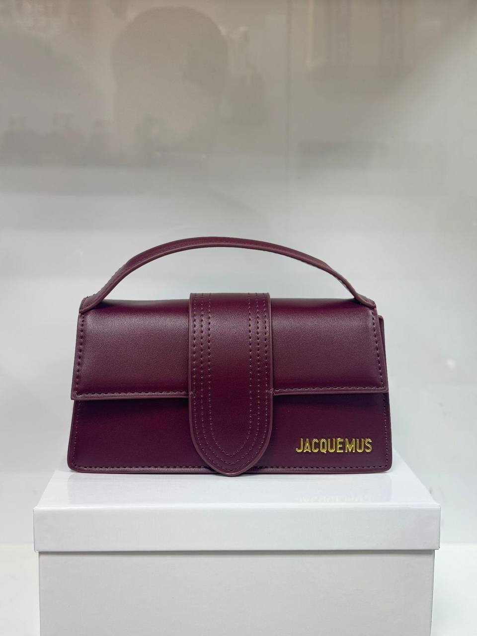 Jacquemus
Best quality 

with box’s 
🎁🎁🎁

100 dhs✅
size 24 Cm

Zain290
♥️♥️♥️