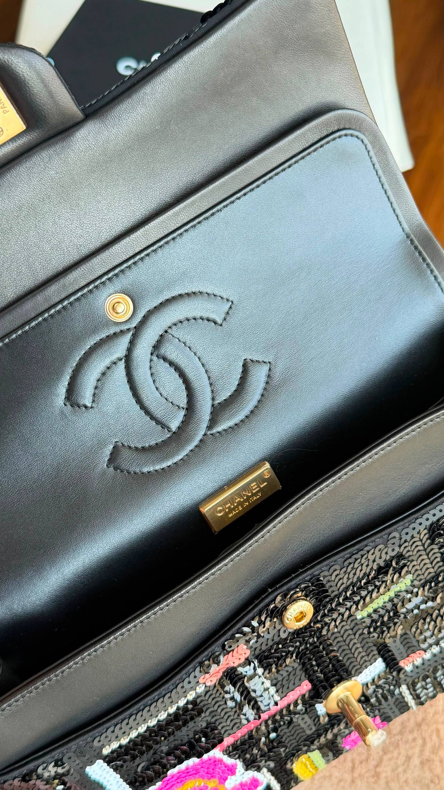 Chanel Limited Edition 🌈✨
Size : 25 Cm 
✨VIP QUALITY  ✨
With original Packing 🎁
For Price 👇 WhatsApp✅
0568585901 
0507557372
0552275751 Owner Zain 👌

Zain280
♥️♥️♥️