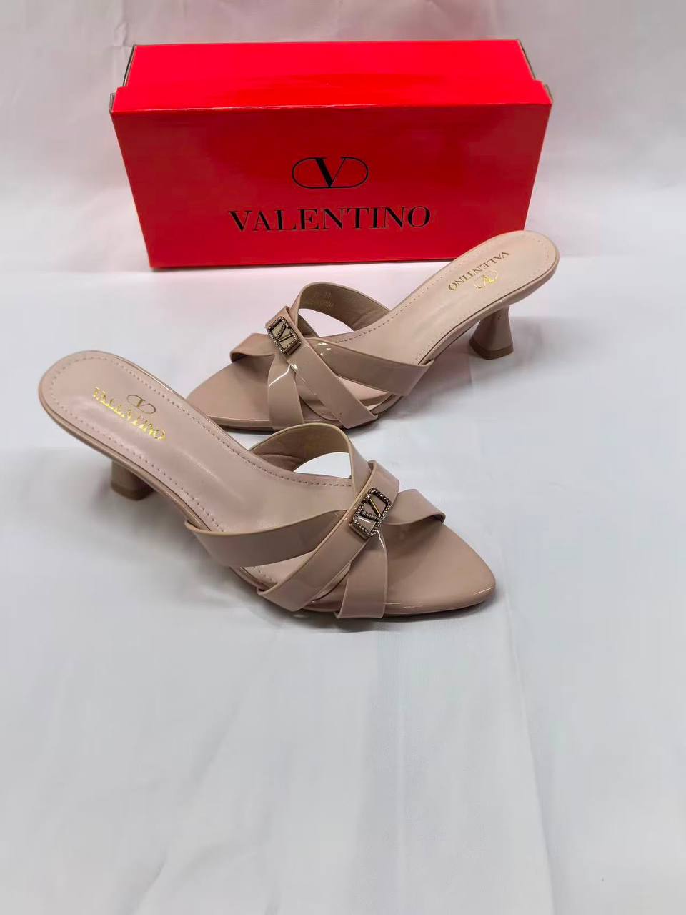 Valentino 
85 dhs✅
size 36…….41 

Zain161
♥️♥️♥️