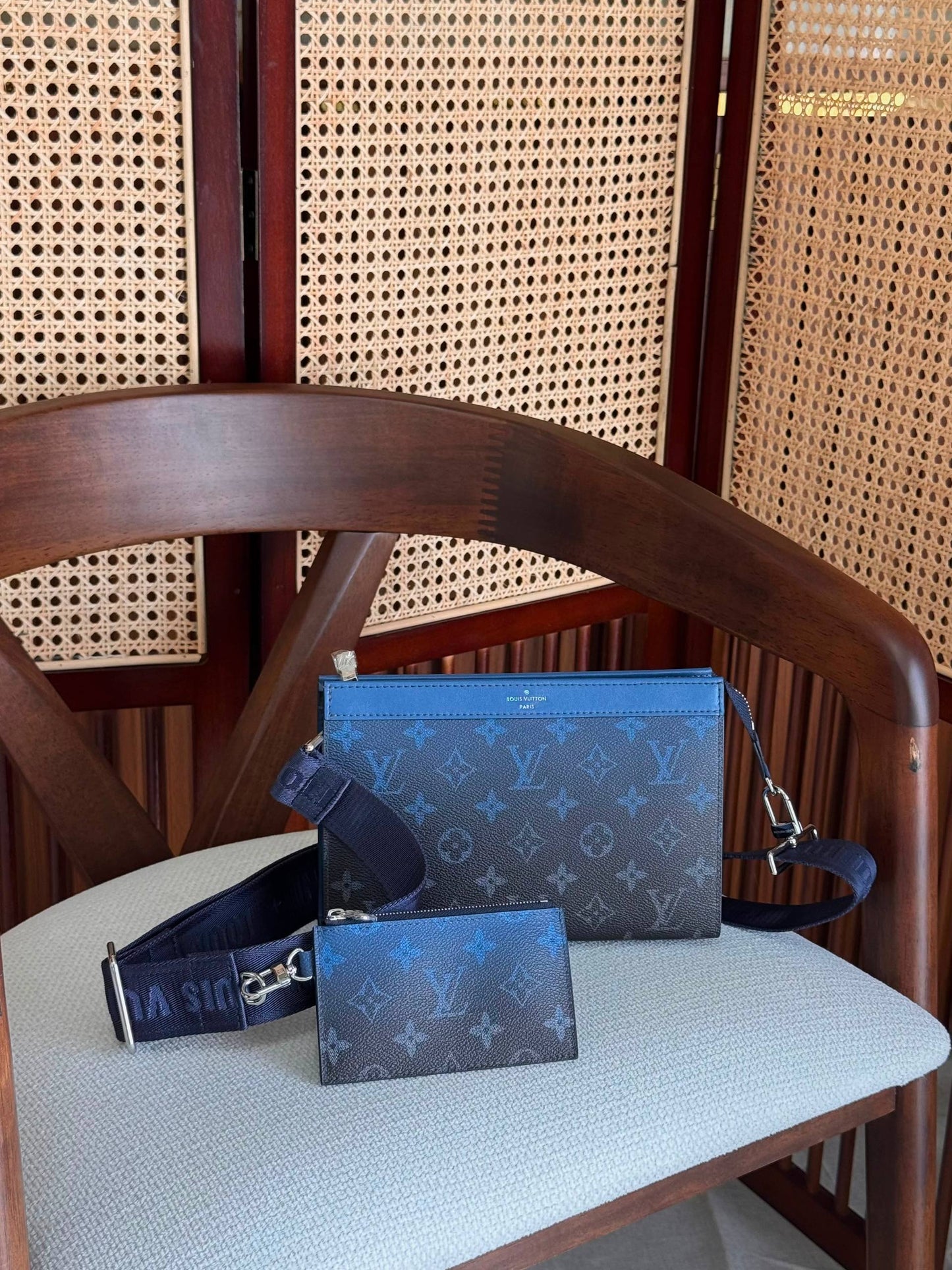 LV
*CROSS BODY*
750 dhs🇦🇪🇦🇪
*AVAILABLE NOW*🦁

Zain284
♥️♥️♥️