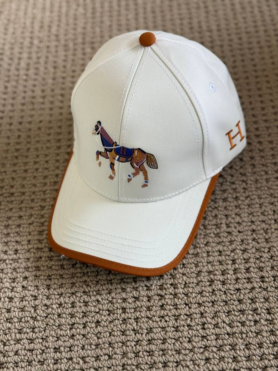 GUCCI - Hermes - Burberry
*Unisex cap 🧢* 
*Master quality* 
180 dhs🇦🇪

Zain179
♥️♥️♥️