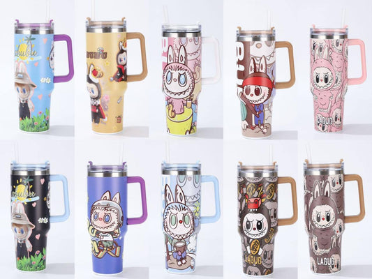 LABUBU Cup 
Normal Quality 😌😌
Size ： 27 * 10 cm
             1200 ml
50 dhs🪙🖤
with box 🎁

Zain115
♥️♥️♥️