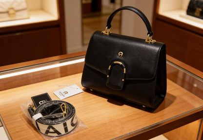 Aigner

115 dhs🇦🇪🇦🇪
Have box

Zain07
♥️♥️♥️