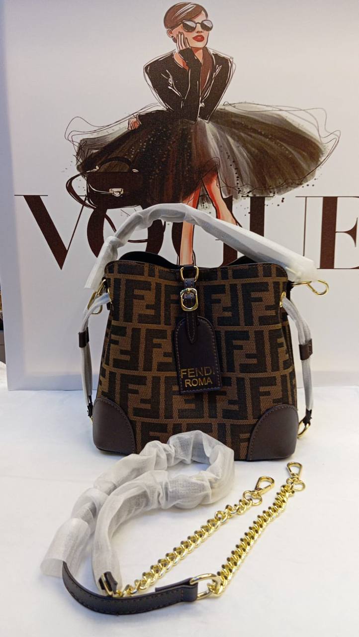 Dior - LV - Gucci - Hermes
Good quality 

with box 🎁

100 dhs✅

Zain186
♥️♥️♥️