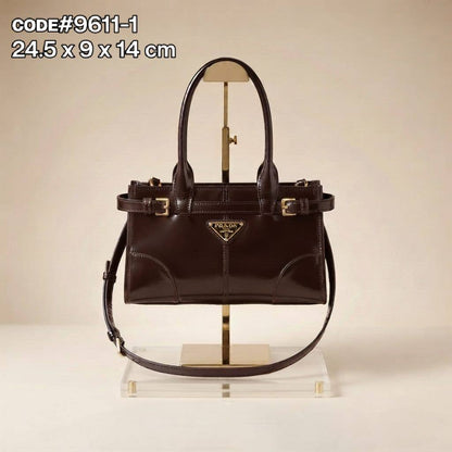 Prada ʙᴏɴɴɪᴇ ʜᴀɴᴅʙᴀɢ
ʟᴀᴍʙsᴋɪɴ ʟᴇᴀᴛʜᴇʀ ᴍᴀᴛᴇʀɪᴀʟ
ɢᴏʟᴅ ʜᴀʀᴅᴡᴀʀᴇ
ɪᴛ ʜᴀs ᴀ ʙᴇʟᴛ ʟᴏɴɢ sᴛʀᴀᴘ
sɪᴢᴇ : 24.5  cm

90 dhs🇦🇪🇦🇪

Zain31
♥️♥️♥️