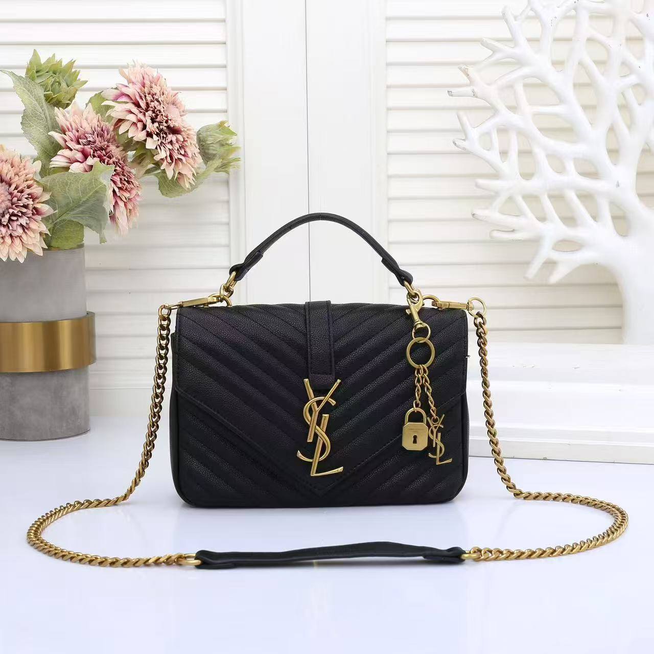 YSL
Best quality with box
120 dhs💓
size 24CM

Zain290
♥️♥️♥️
