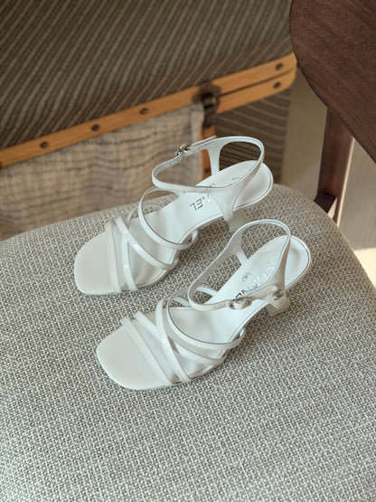 Chanel new 🩶
Size: 36 to 41
Super master quality 
450 dhs💚

Zain198
♥️♥️♥️