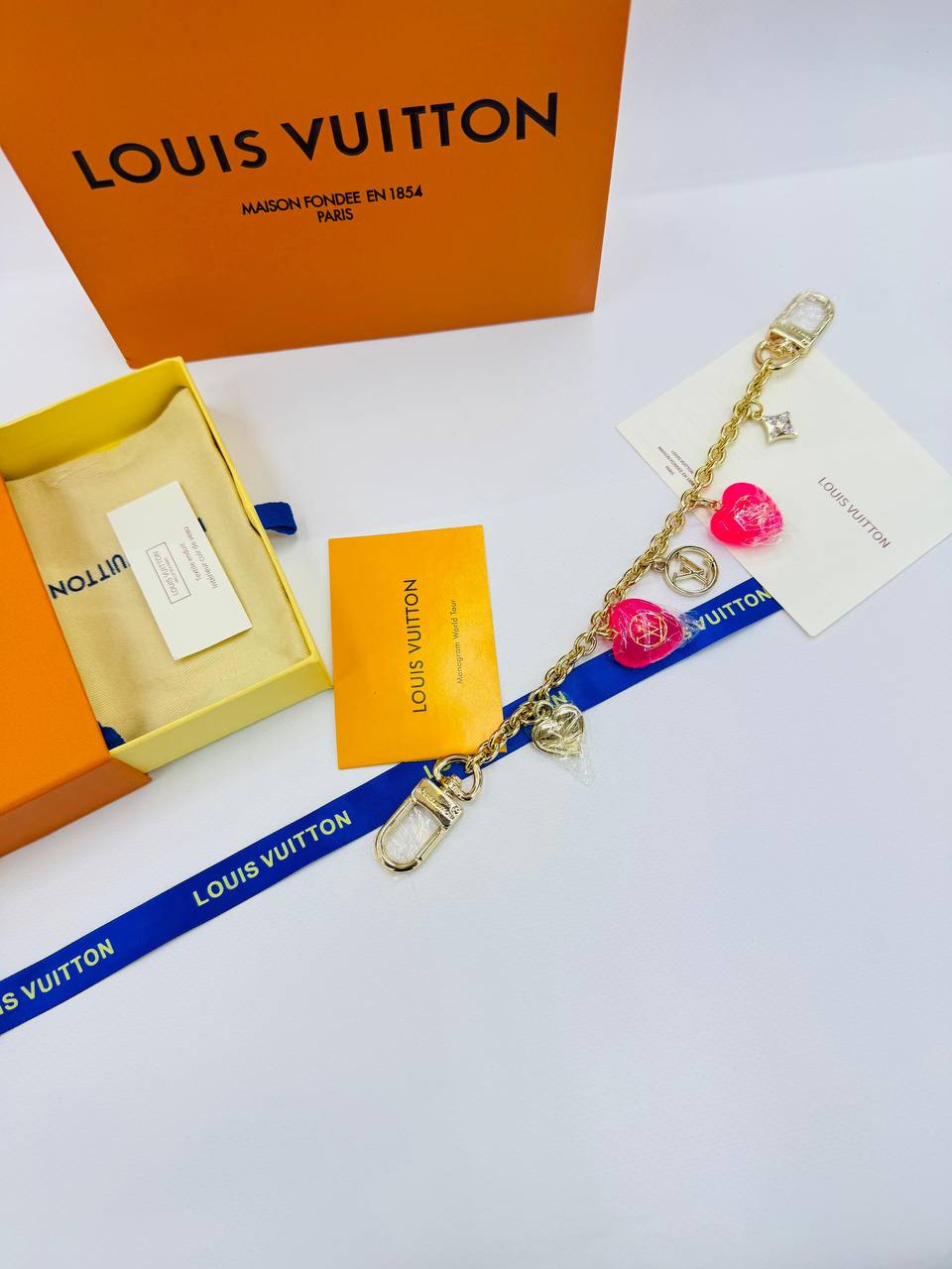 *Key Chain ❤️‍🔥*
Master quality 💯
With normal boxes 📦 
50 dhs✅
With master box 🗃️ 
75 dhs✅

Zain216
♥️♥️♥️