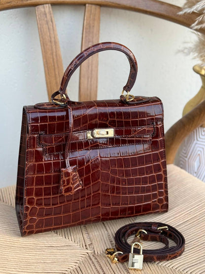 HERMES
25cm
380 dhs✅
Top quality 
Wit box🎁

Zain167
♥️♥️♥️