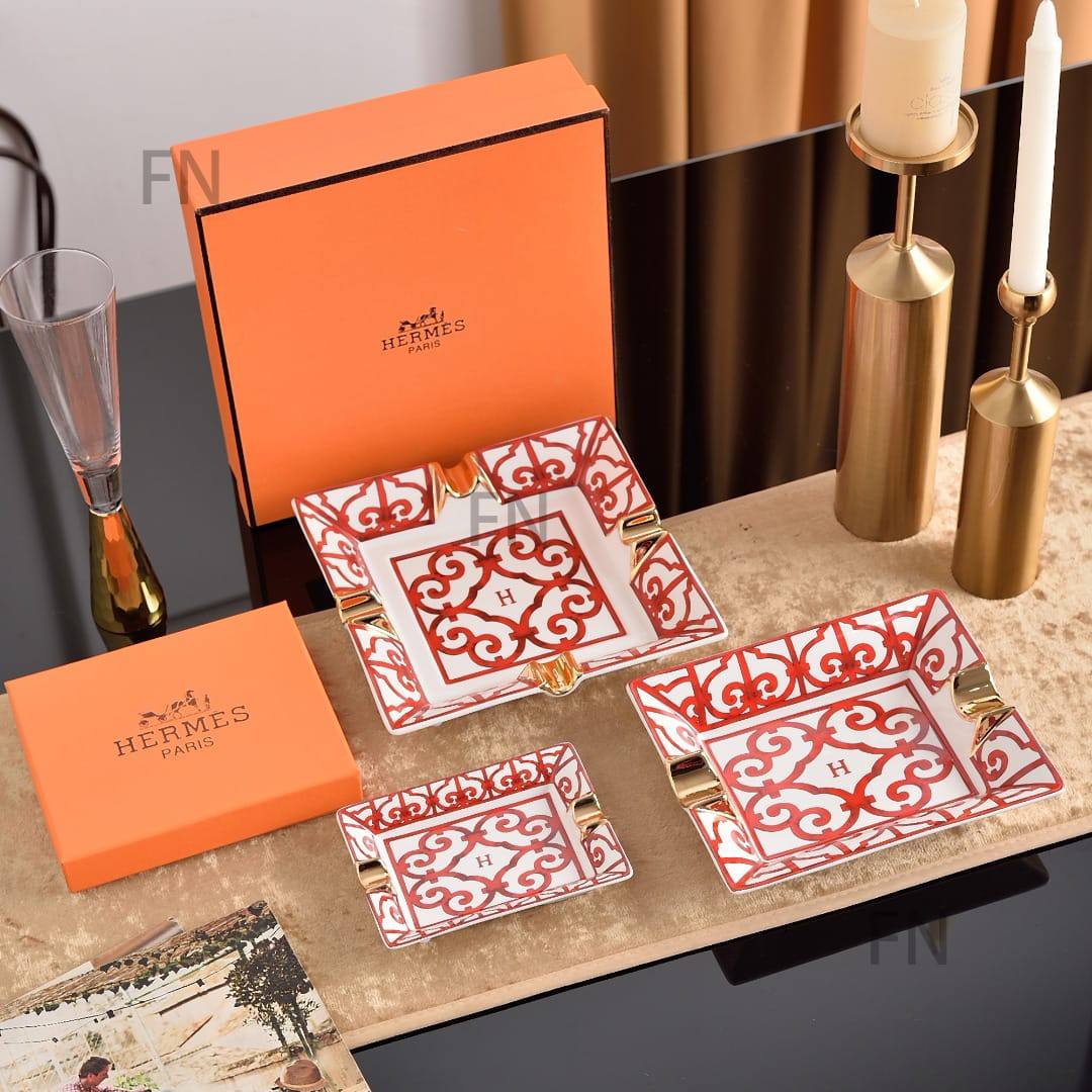 Small 65 dh 

Medium 100 dhs

Big 120 dhs 

Zain205
♥️♥️