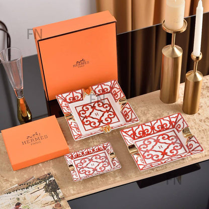 Small 65 dh 

Medium 100 dhs

Big 120 dhs 

Zain205
♥️♥️