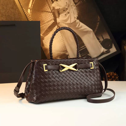 BOTTEGA NEW CAME HIGH QUALITY WITH BOX 
150 dhs✅

Zain295
♥️♥️♥️