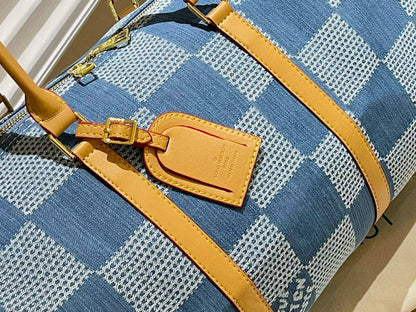 LV

TRAVELLING BAG COPY ONE 

SPECIAL OFFER ONLY 

125 dhs🪙🌨️
⛔️

Zain39
♥️♥️♥️