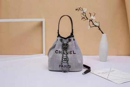 Chanel
90 dhs🪙🌨️

Zain143
♥️♥️♥️