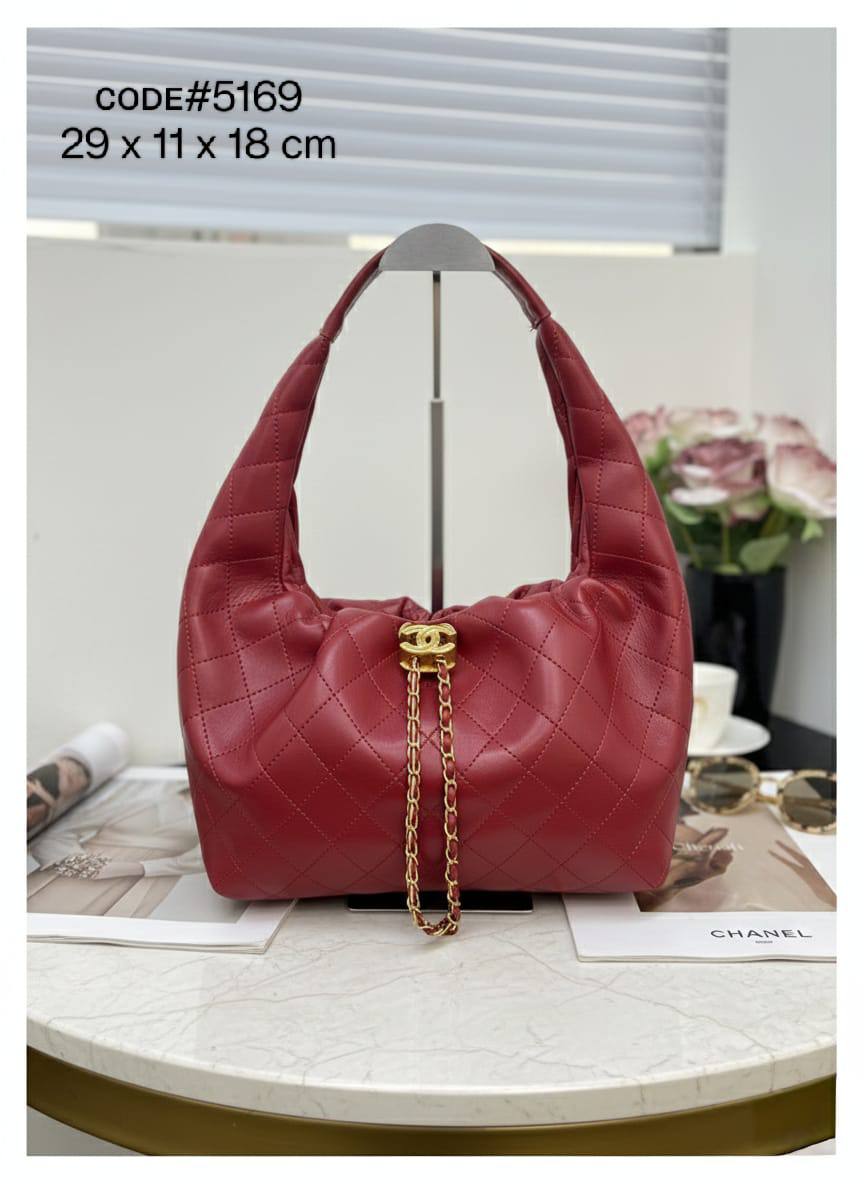 CHANEL ʜᴏʙᴏ ʙᴀɢ
ᴄᴀʟғsᴋɪɴ ʟᴇᴀᴛʜᴇʀ ᴍᴀᴛᴇʀɪᴀʟ
ɢᴏʟᴅ ʜᴀʀᴅᴡᴀʀᴇ
sɪᴢᴇ : 29 cm

75 dhs💓

Zain31
♥️♥️♥️