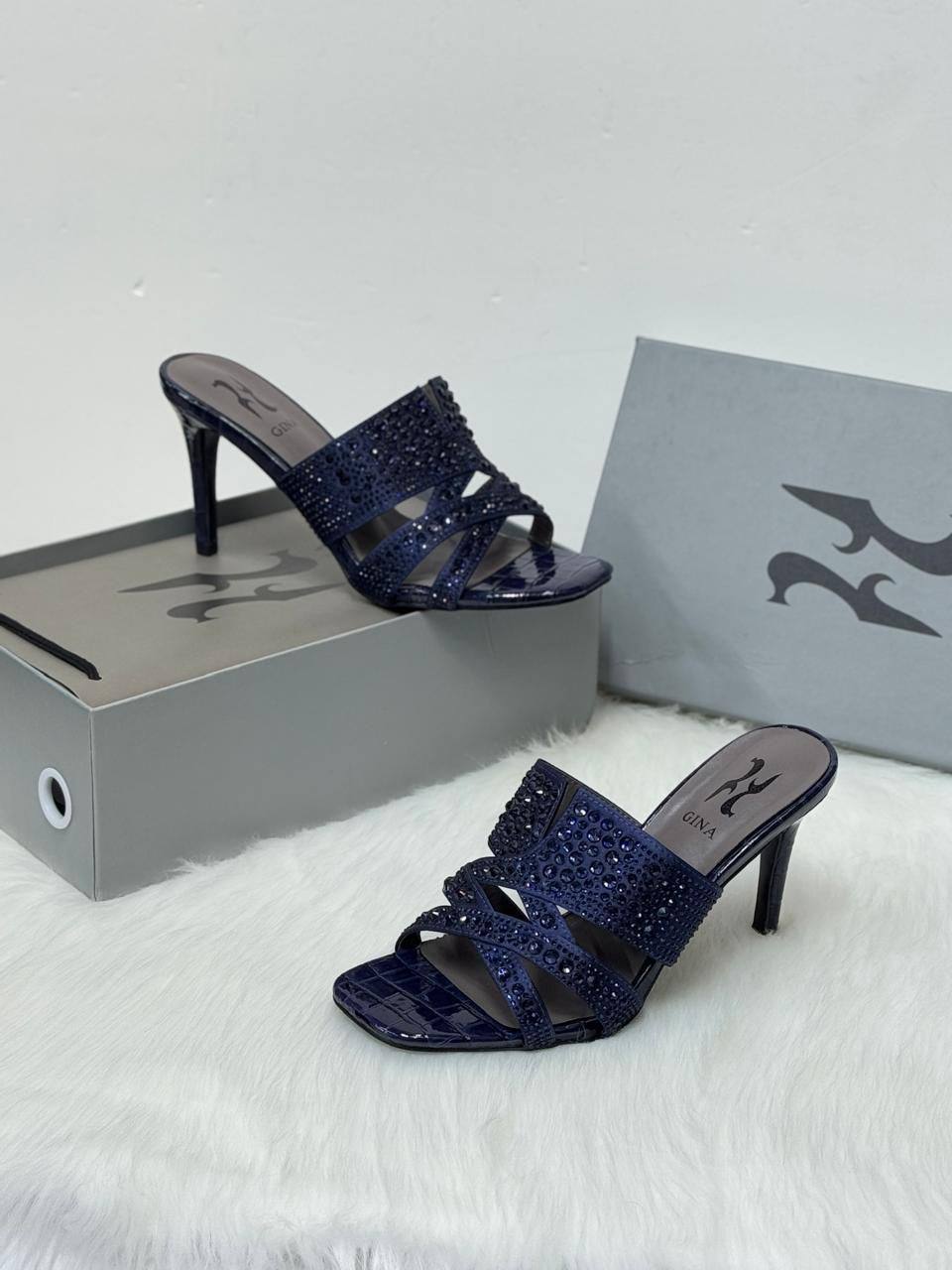 GINA 
size 36 to 41
115 dhs💓

Zain21
♥️♥️♥️