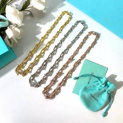 Tiffany set❤️‍🔥*
Necklace 🐦‍🔥
Earring🌸
Bracelet 🍁
Master quality 💯
With normal boxes 📦 
380 dhs🪙🌺
With master box 🗃️ 
400 dhs🪙🌺

Zain216
♥️♥️♥️