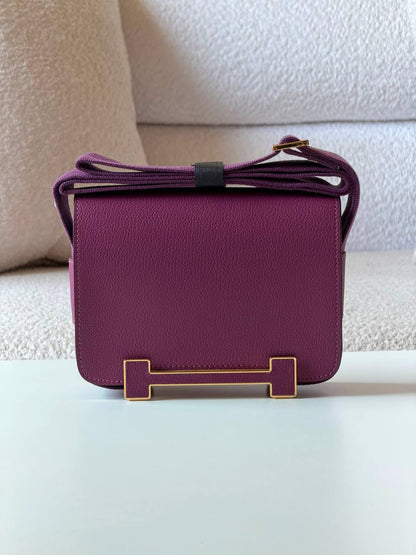 Hermes Getta 

20cm💕

master quality

😍with box❤️

360 DHS🇦🇪🇦🇪

Zain52
♥️♥️♥️