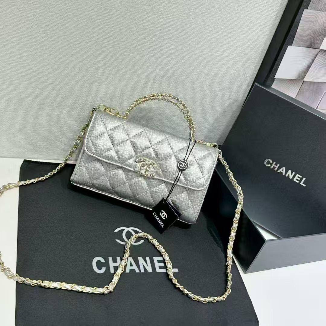 Chanel
95 dhs🇦🇪🇦🇪

with box
19cm

Zain26
♥️♥️♥️