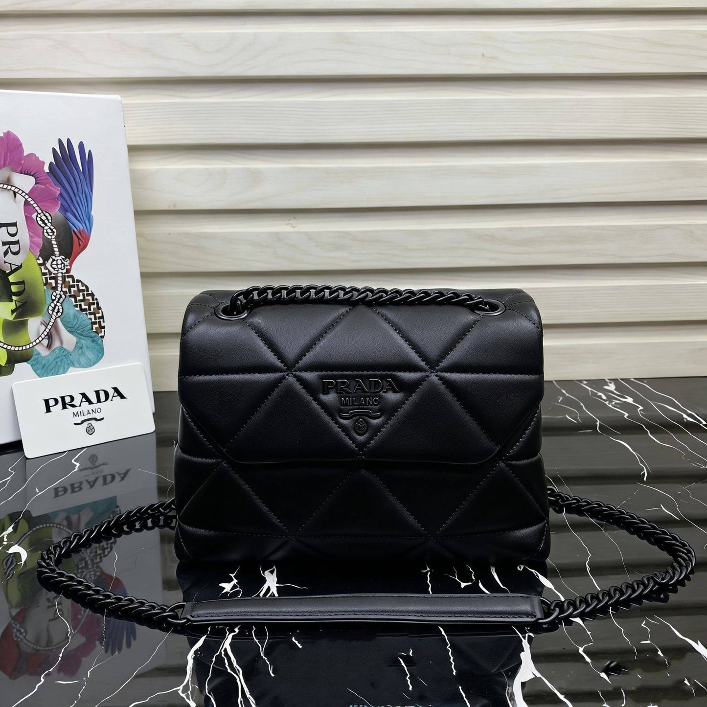 Prada
with box
🎁🎁🎁

95 dhs❣️

Zain38
♥️♥️♥️
