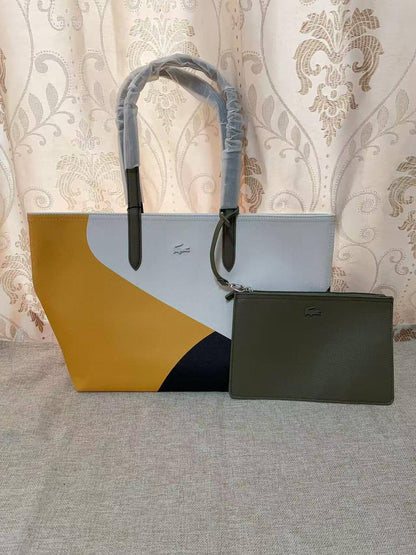 🌟 LACOSTE 🐊 2 in 1
✌🏻Double-sided usable bag
1⃣️First quality 
Size: 47 * 29 cm
85 dhs✅

Zain115
♥️♥️♥️