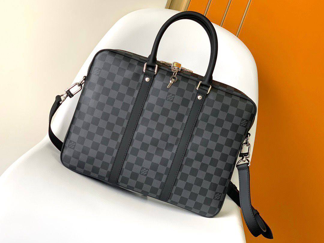 LV - YSL 
Master +++
For Price 👇 WTSP Text Zain 0568585901

Zain111
♥️♥️♥️