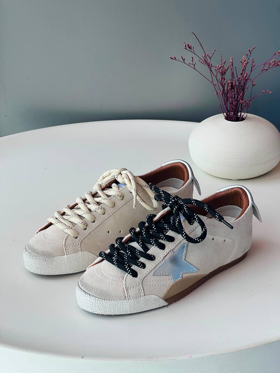 GOLDEN GOOSE✨⭐️
Size 36-41
_Super master high quality_🪡
450 dhs💓

Zain176
♥️♥️♥️