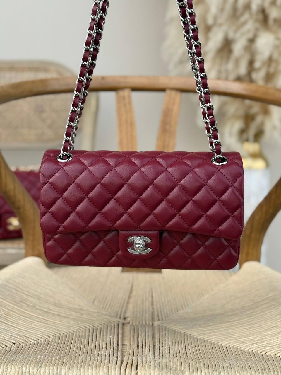 New Collection✨✨✨
CHANEL
23cm
350 dhs👑
Top quality 
With box🎁

Zain167
♥️♥️♥️