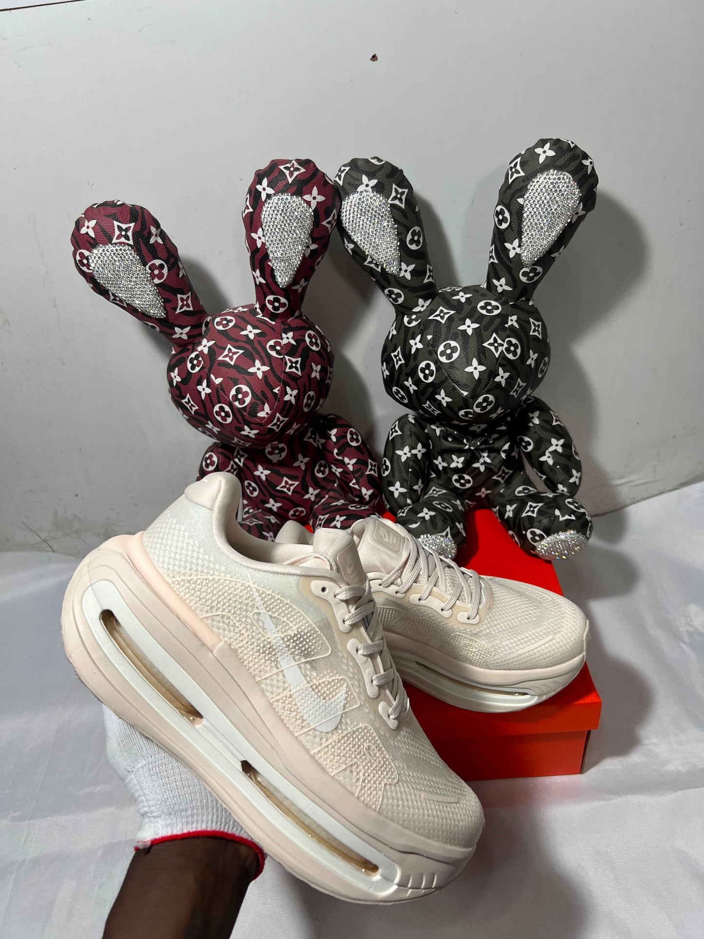 Nike Vomero Premium Chalk
NEW ARRIVALS 🤩
40-45 AVAILABLE 😇
230 dhs🇦🇪🇦🇪

Zain242
♥️♥️♥️