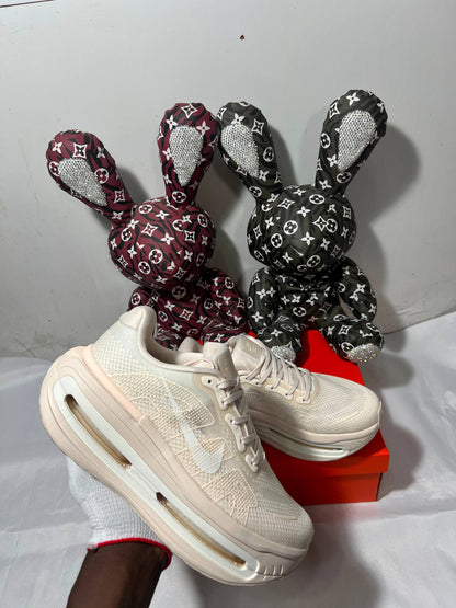 Nike Vomero Premium Chalk
NEW ARRIVALS 🤩
40-45 AVAILABLE 😇
230 dhs🇦🇪🇦🇪

Zain242
♥️♥️♥️
