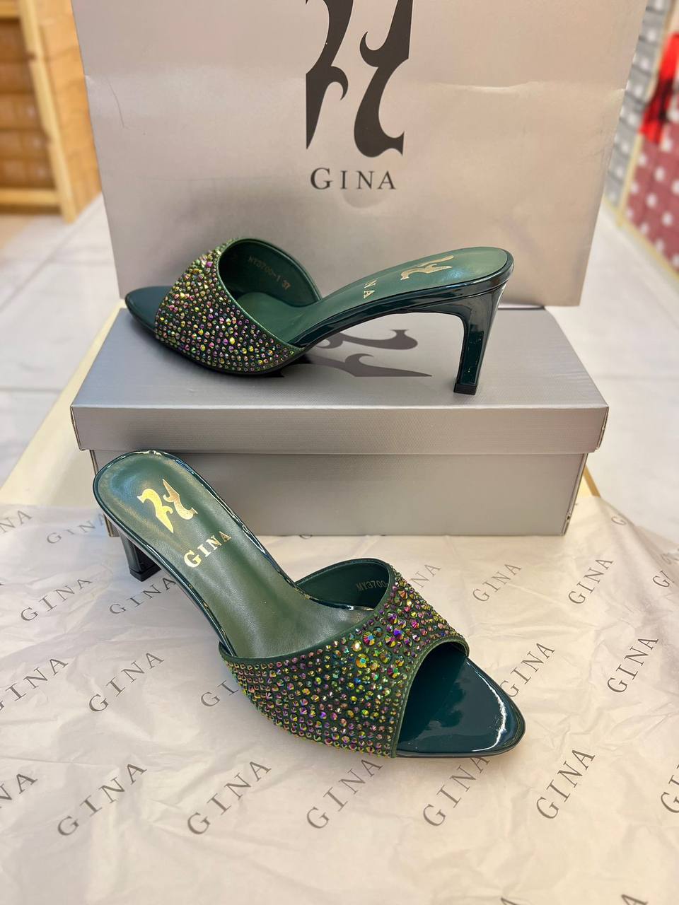 OFFER 😍
Limit Stock ⛔️⛔️
150 dhs🪙🌺
    Size 36-41 available 

Zain88
♥️♥️♥️