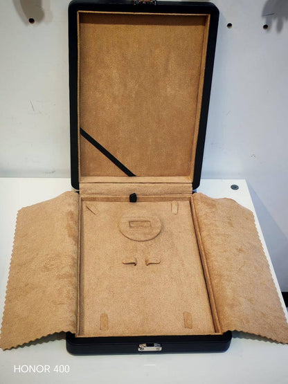 Necklaces 

350 dhs🇦🇪 set with same box

280 dhs🇦🇪 set without box

Zain122
♥️♥️♥️