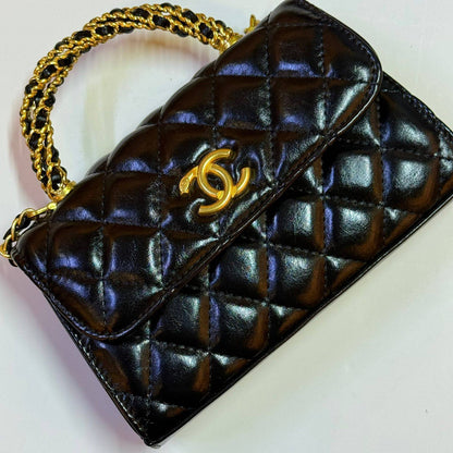 CHANEL 

NEW CAME GOOD QUALITY 
WITH BOX 
🎁🎁🎁

90 dhs❣️

Zain39
♥️♥️♥️