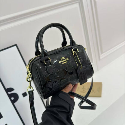 Coach

80 dhs✅

With box
🎁🎁🎁

Zain219
♥️♥️♥️