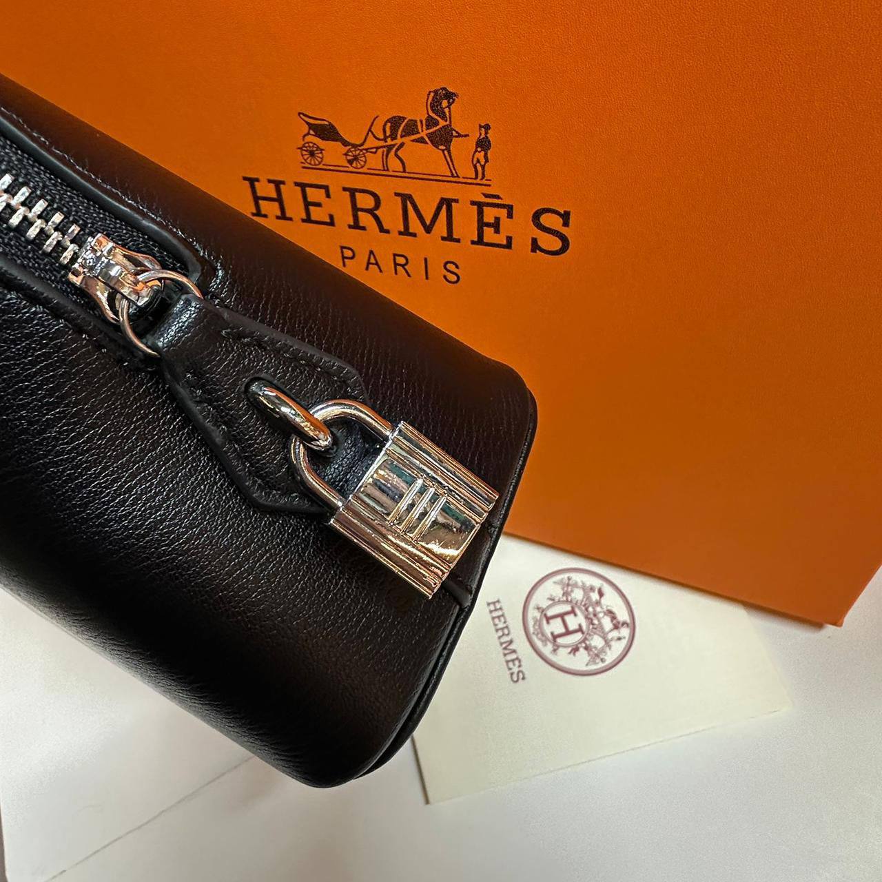 HERMES 
BIG SIZE GOOD QUALITY *WITH BOX 🎁

110 dhs✅

Zain39
♥️♥️♥️