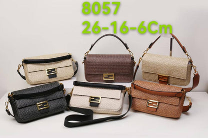 Fendi
85 dhs❣️

with box
🎁🎁🎁

26cm fendi
18cm jacquemus
Two styles

Zain26
♥️♥️♥️