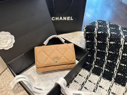 Chanel 💕💕 Master
19cm🫶🏼 260 dhs❣️ 
with Box 🗃️

Zain228
♥️♥️♥️