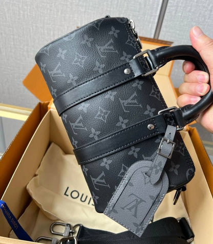 LV
COPY ONE 

WITH BOX 
🎁🎁🎁

170 dhs✅

Zain39
♥️♥️♥️