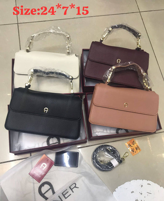 Aigner
100 dhs❤️
Size 24*7*15

Zain07
♥️♥️♥️