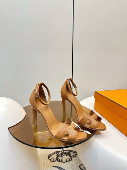 HERMES 
☘️ *SIZE  36  to 40 ☘️                                                                                                       
260 dhs🌺

Zain224
♥️♥️♥️